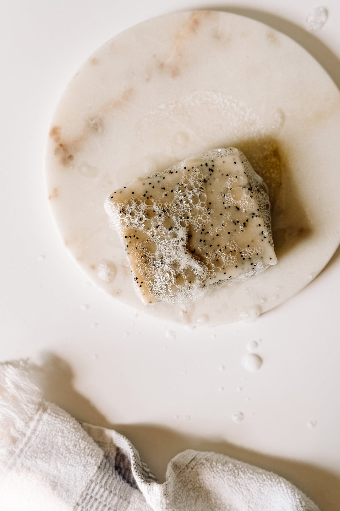 SAVON POUR LE CORPS - Exfoliant - Citron et romarin Savons Marée - Chandelles